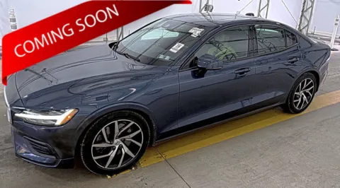 Blue 2019 Volvo S60 Momentum for sale in Columbus, OH