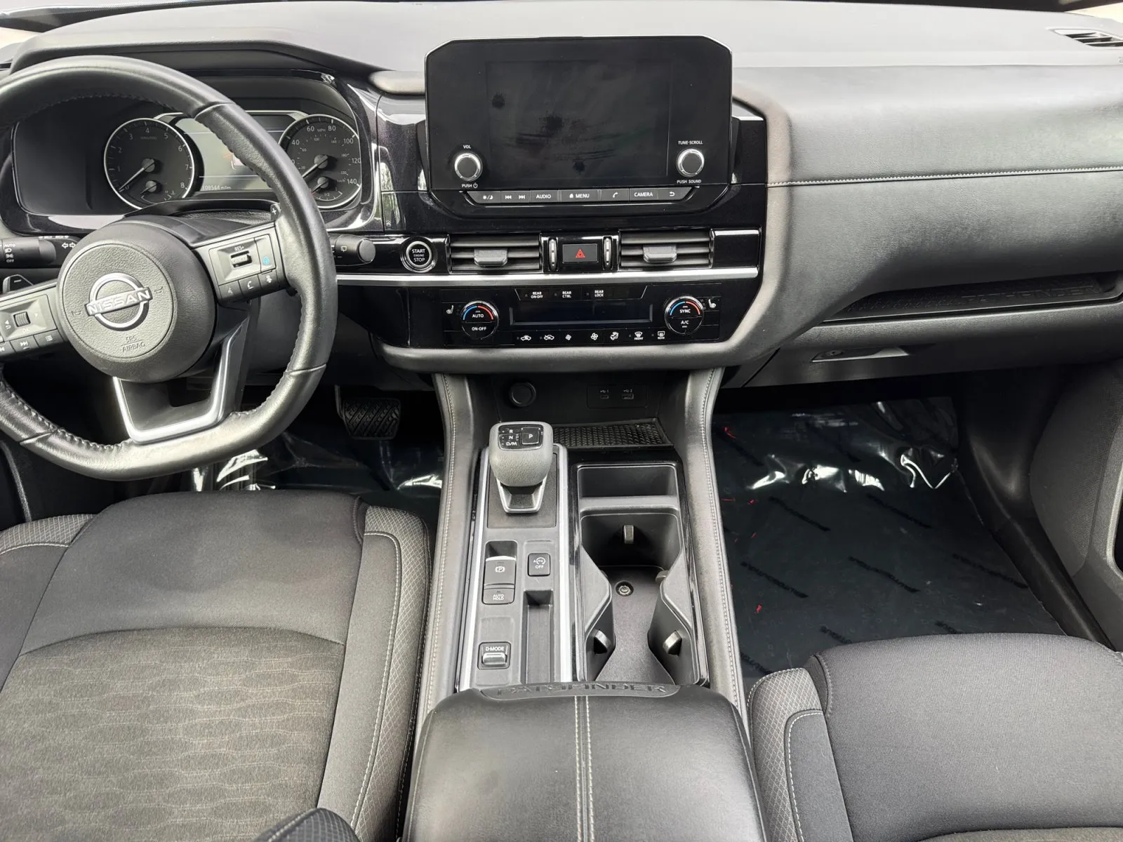 Nissan Pathfinder photo 11