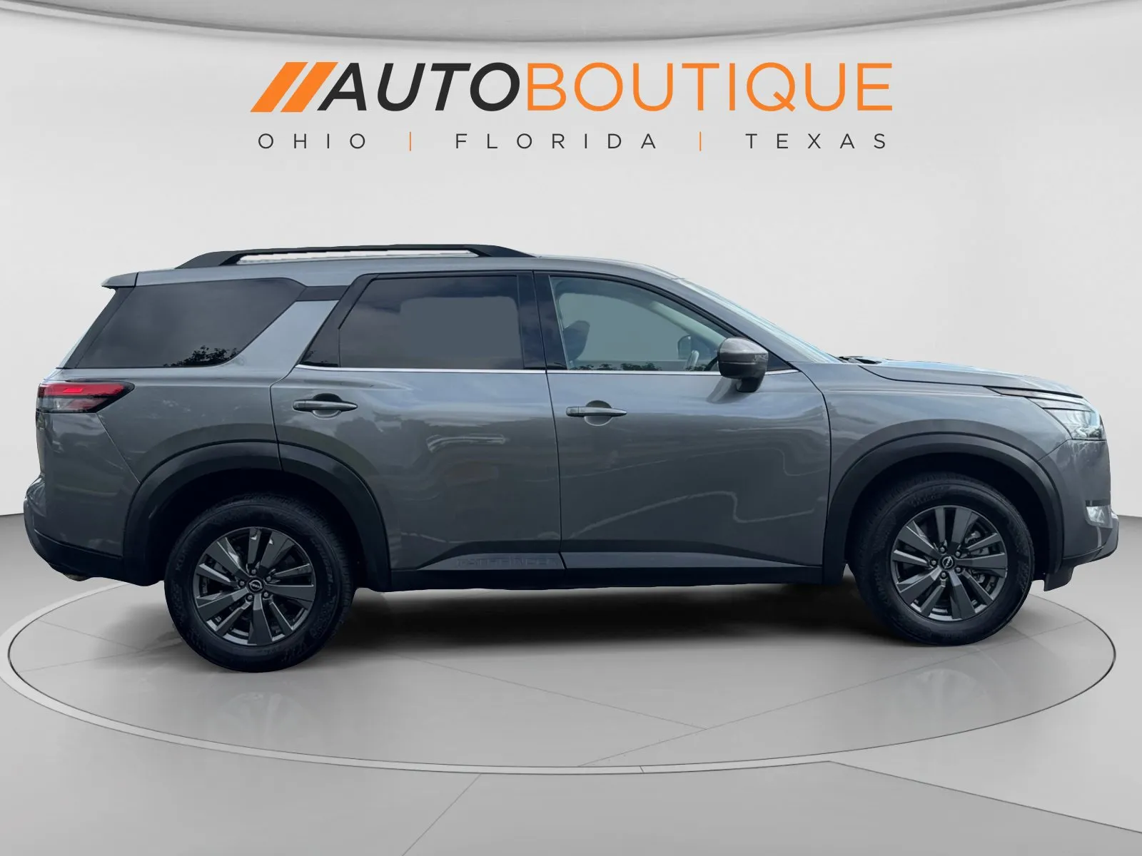 Nissan Pathfinder photo 6