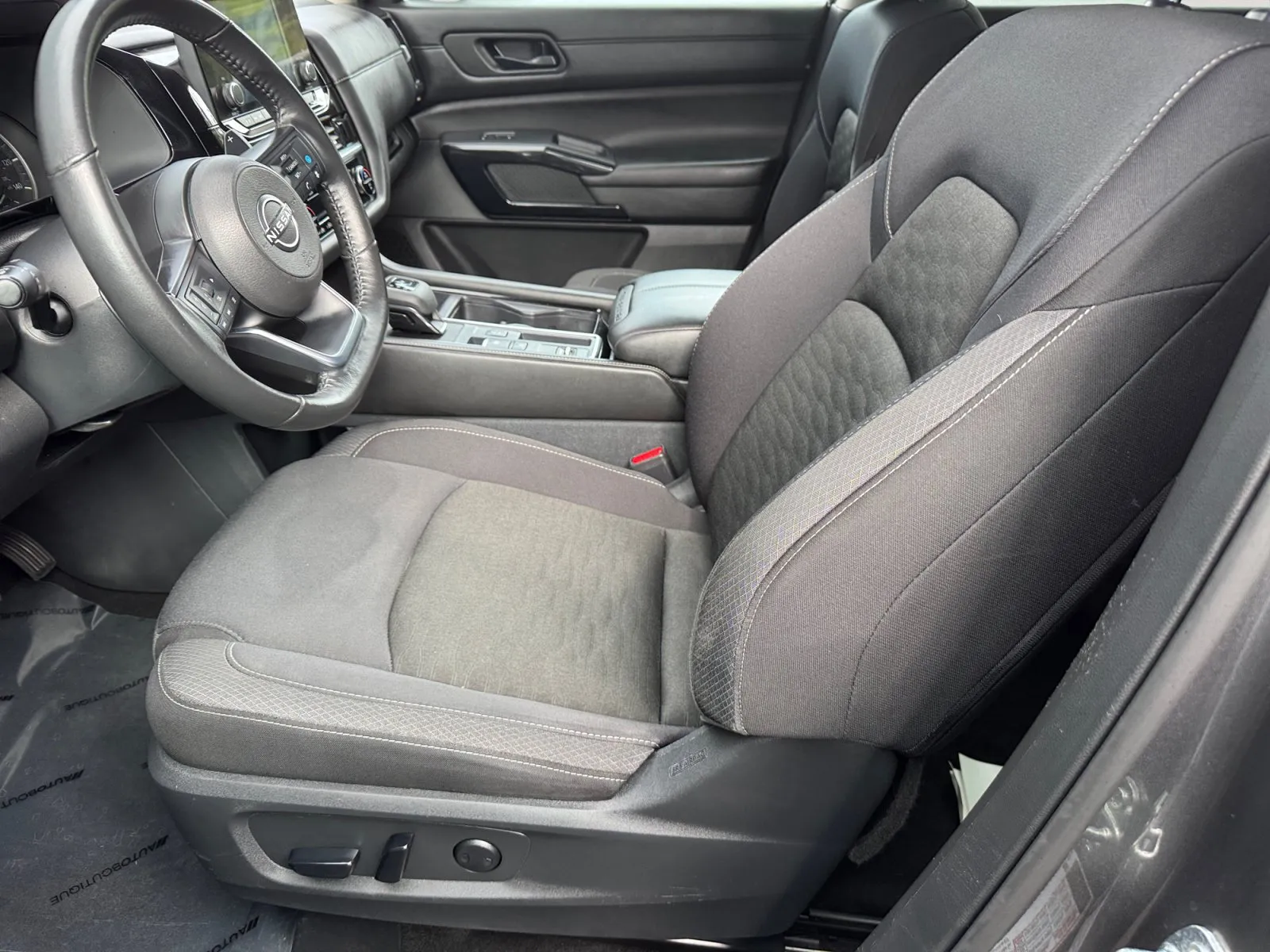 Nissan Pathfinder photo 9