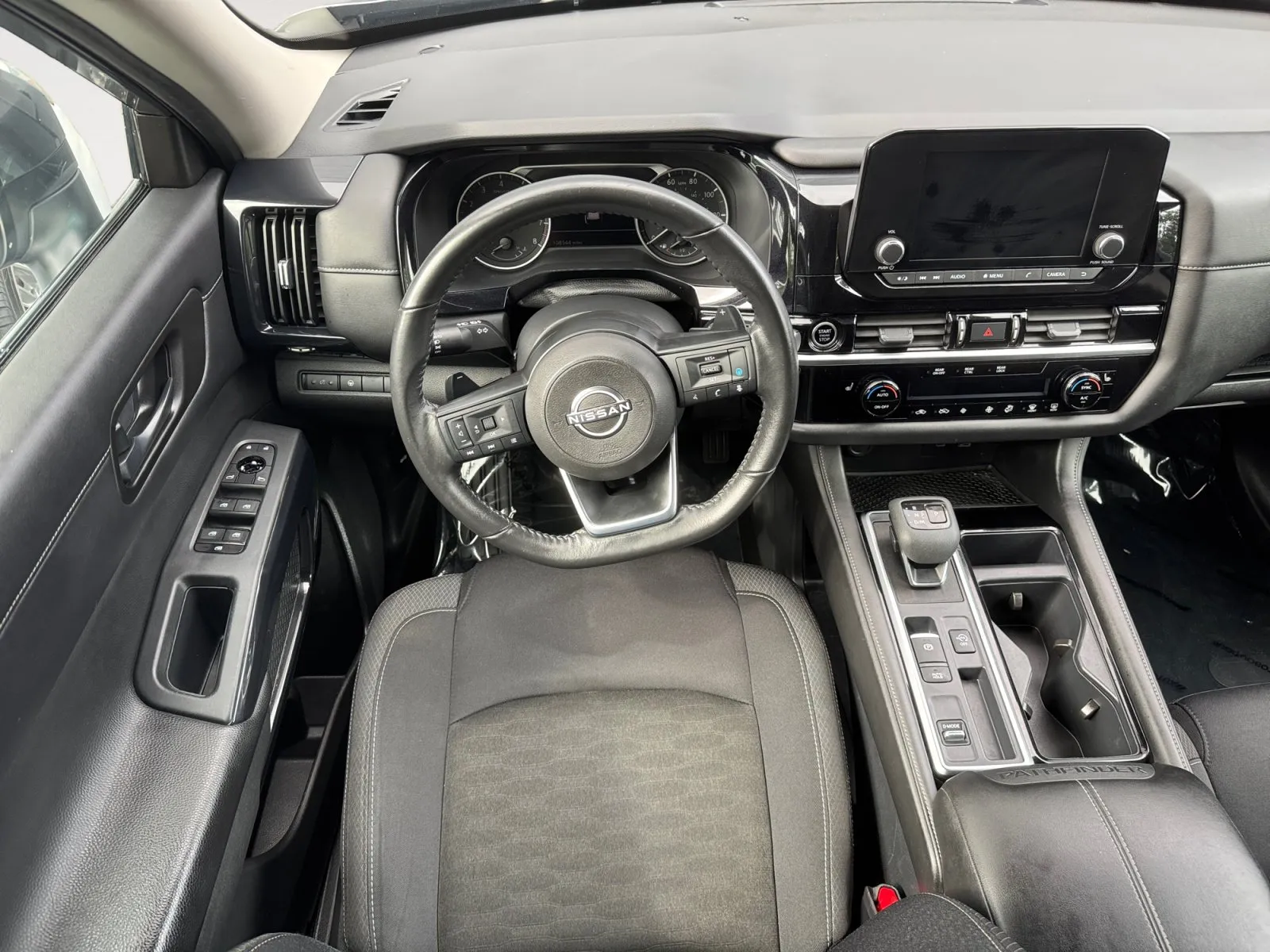 Nissan Pathfinder photo 10