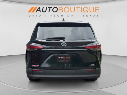 More photos of 2022 Toyota Sienna XLE at Auto Boutique Ohio, OH