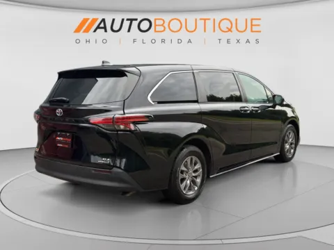 More photos of 2022 Toyota Sienna XLE at Auto Boutique Ohio, OH