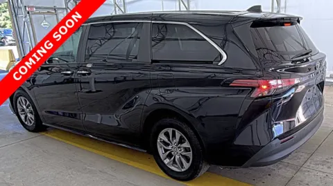 More photos of 2022 Toyota Sienna XLE at Auto Boutique Ohio, OH