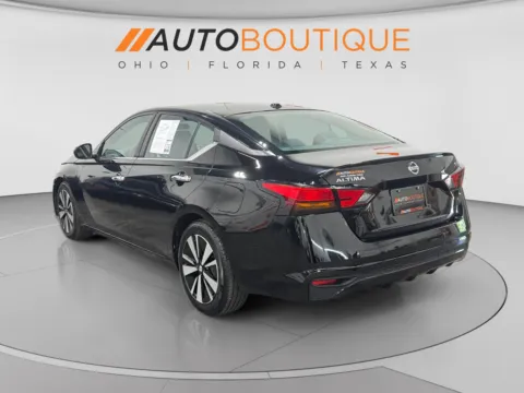 Another view of 2021 Nissan Altima 2.5 SV for sale in Columbus, OH at Auto Boutique Ohio