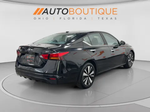 More photos of 2021 Nissan Altima 2.5 SV at Auto Boutique Ohio, OH