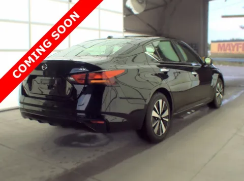 More photos of 2021 Nissan Altima 2.5 SV at Auto Boutique Ohio, OH