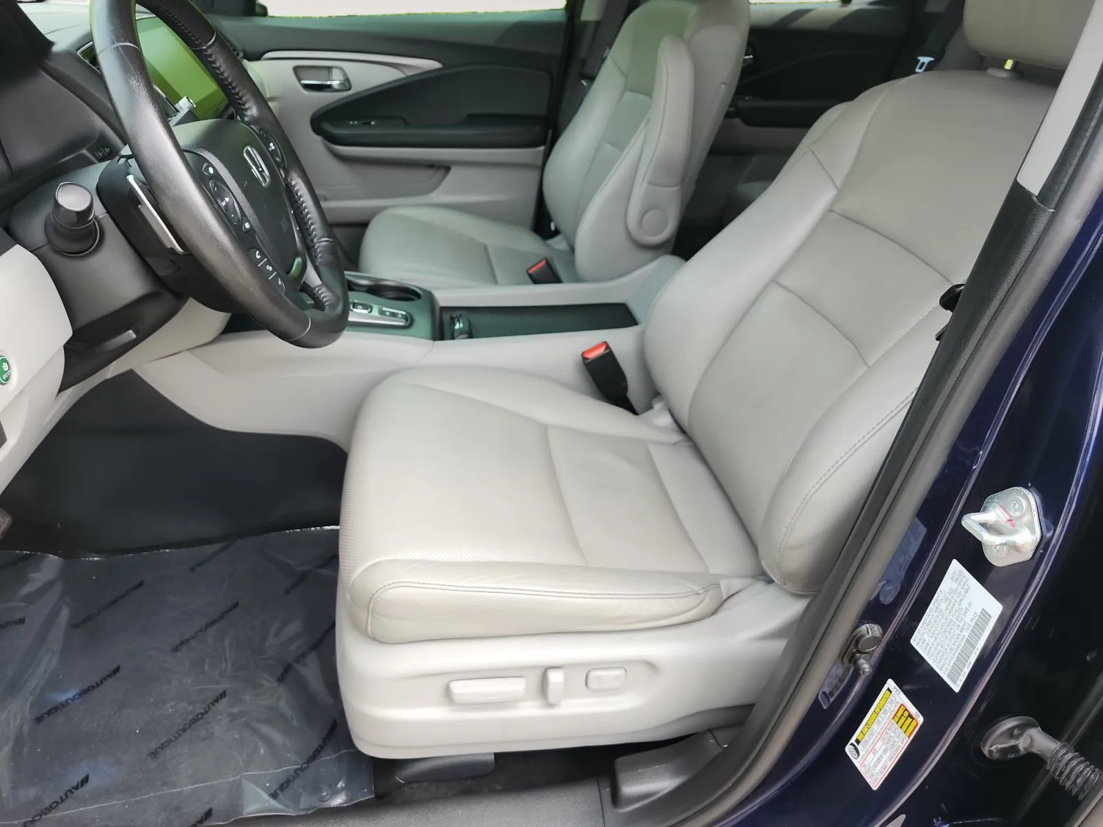 Honda Ridgeline photo 9
