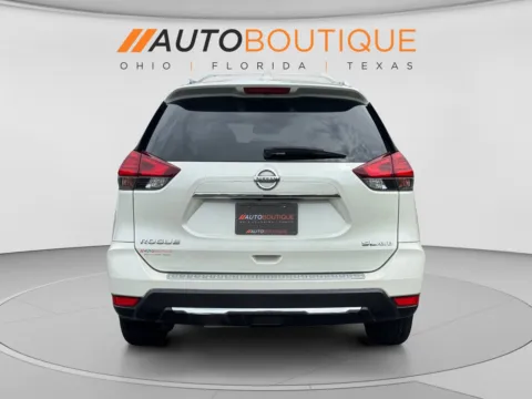 More photos of 2017 Nissan Rogue SL at Auto Boutique Ohio, OH