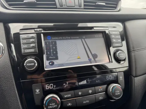 More photos of 2017 Nissan Rogue SL at Auto Boutique Ohio, OH