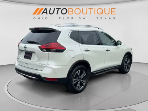 More photos of 2017 Nissan Rogue SL at Auto Boutique Ohio, OH