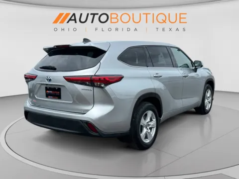 More photos of 2022 Toyota Highlander Hybrid LE at Auto Boutique Ohio, OH