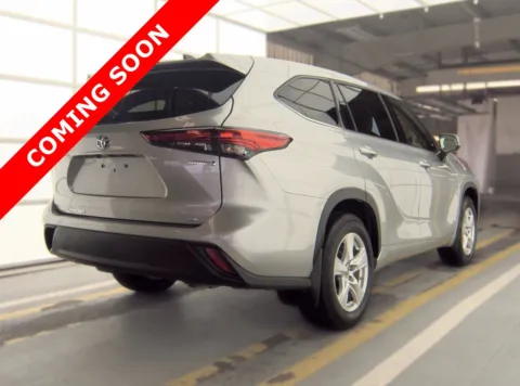 More photos of 2022 Toyota Highlander Hybrid LE at Auto Boutique Ohio, OH