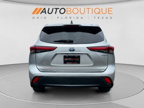 More photos of 2022 Toyota Highlander Hybrid LE at Auto Boutique Ohio, OH