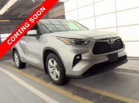 Another view of 2022 Toyota Highlander Hybrid LE for sale in Columbus, OH at Auto Boutique Ohio