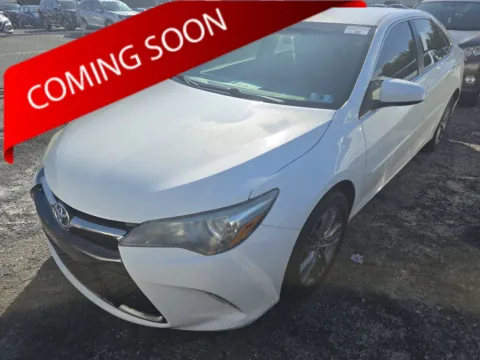 White 2017 Toyota Camry SE for sale in Columbus, OH