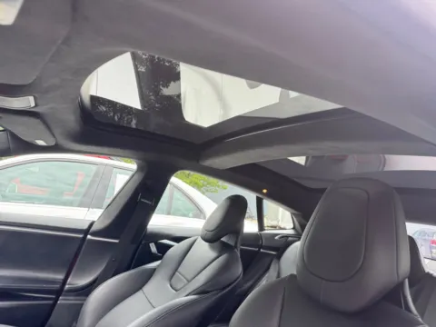 More photos of 2017 Tesla Model S 75D at Auto Boutique Ohio, OH