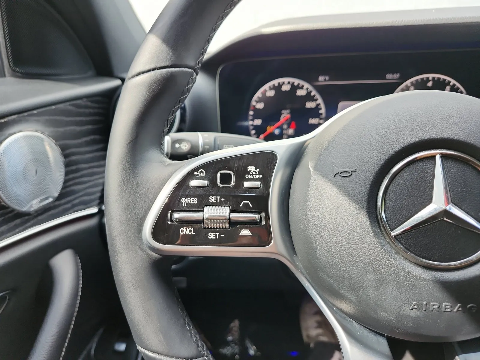 Mercedes-Benz E-Class photo 26