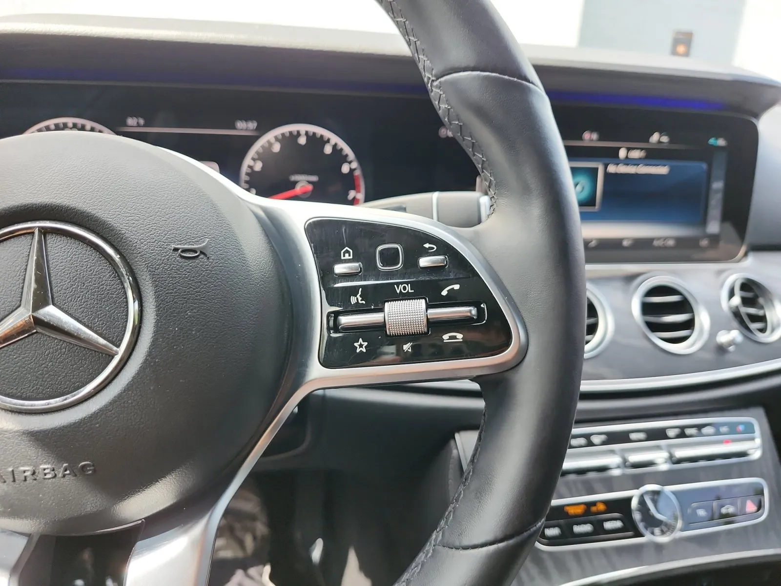 Mercedes-Benz E-Class photo 25