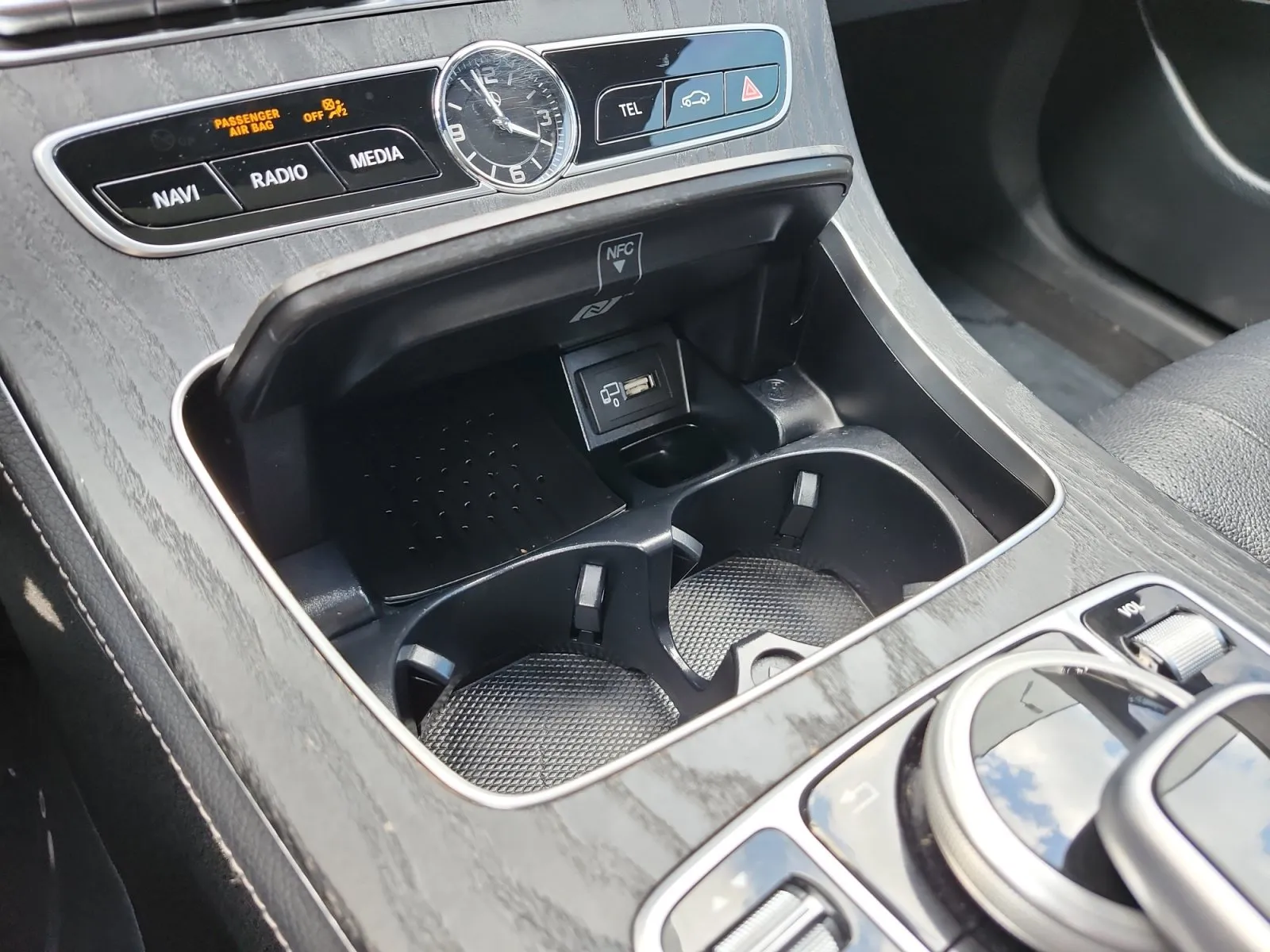 Mercedes-Benz E-Class photo 22