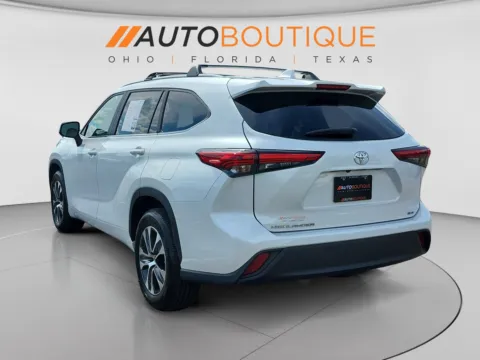 Another view of 2023 Toyota Highlander XLE for sale in Columbus, OH at Auto Boutique Ohio