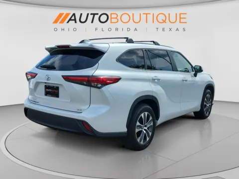 More photos of 2023 Toyota Highlander XLE at Auto Boutique Ohio, OH