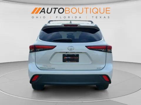 More photos of 2023 Toyota Highlander XLE at Auto Boutique Ohio, OH