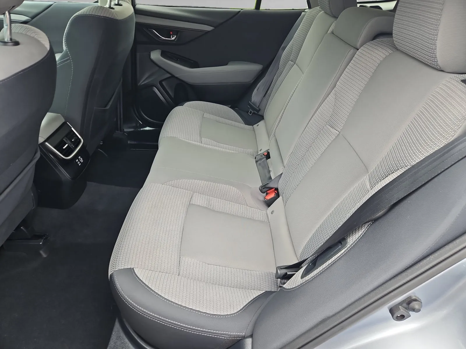 Subaru Outback photo 14