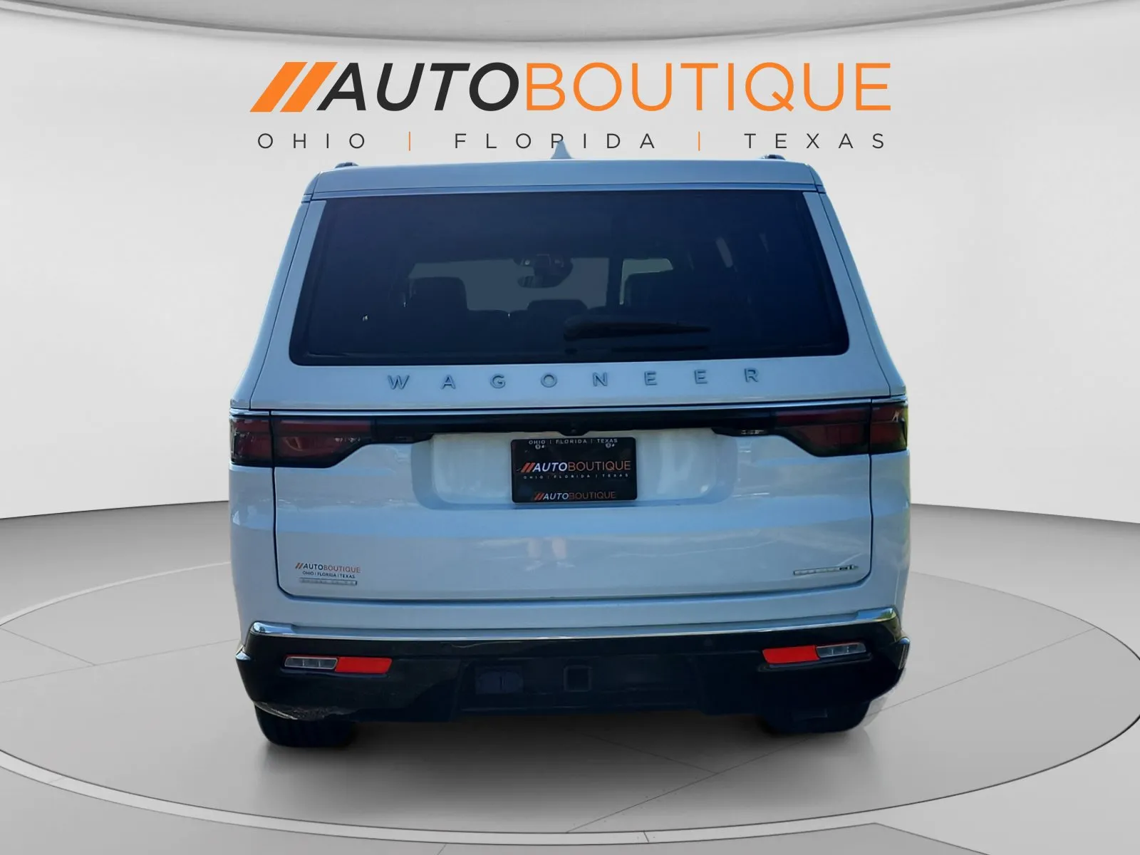 Jeep Wagoneer L photo 4