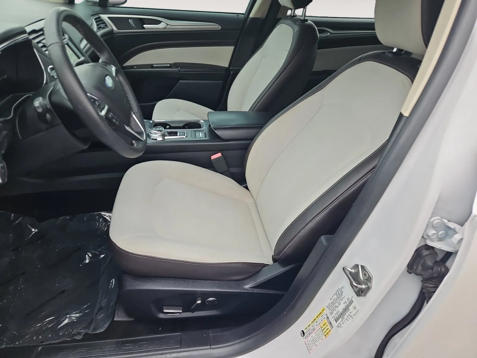 Ford Fusion photo 9
