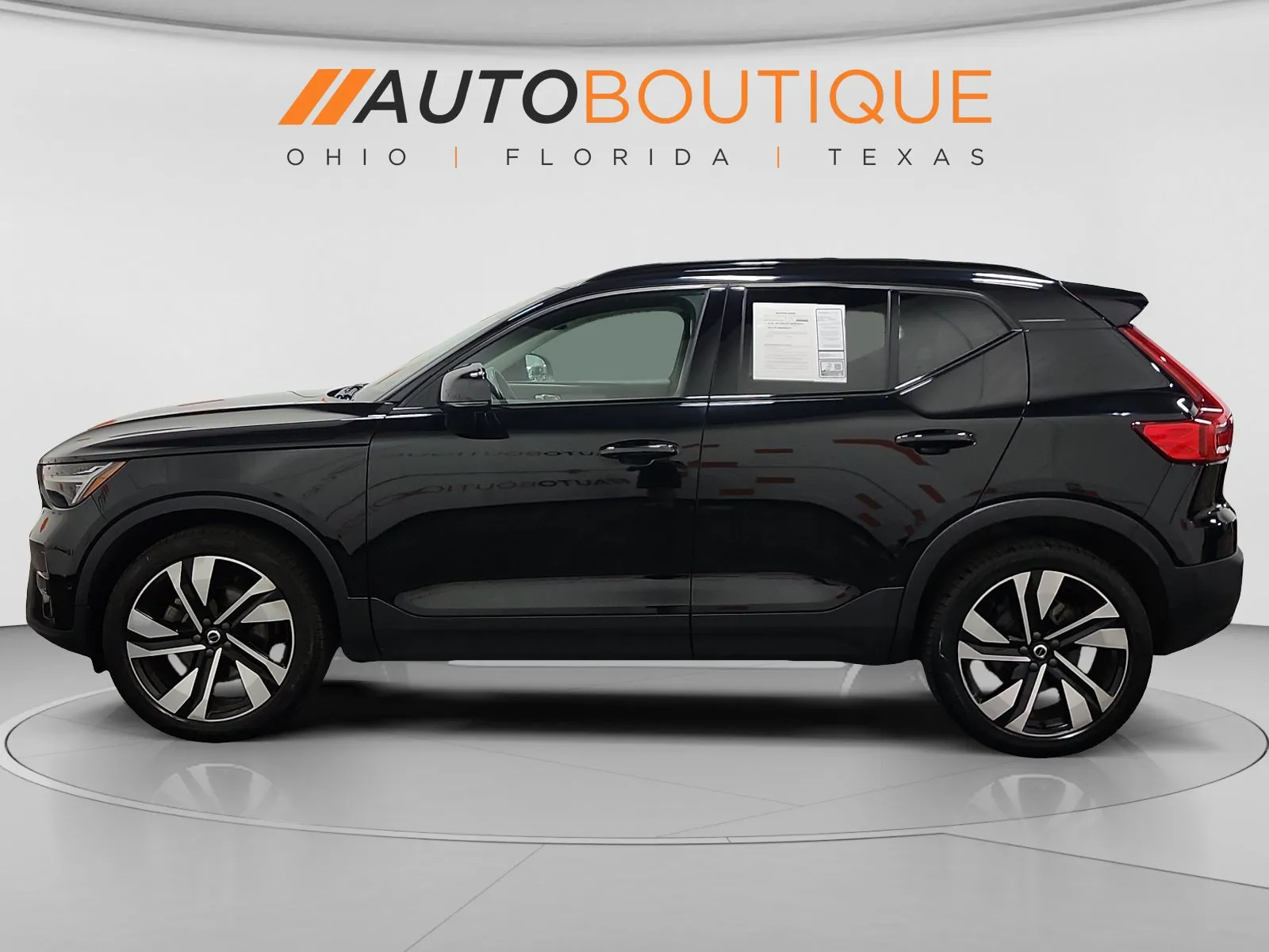 Volvo XC40 photo 2
