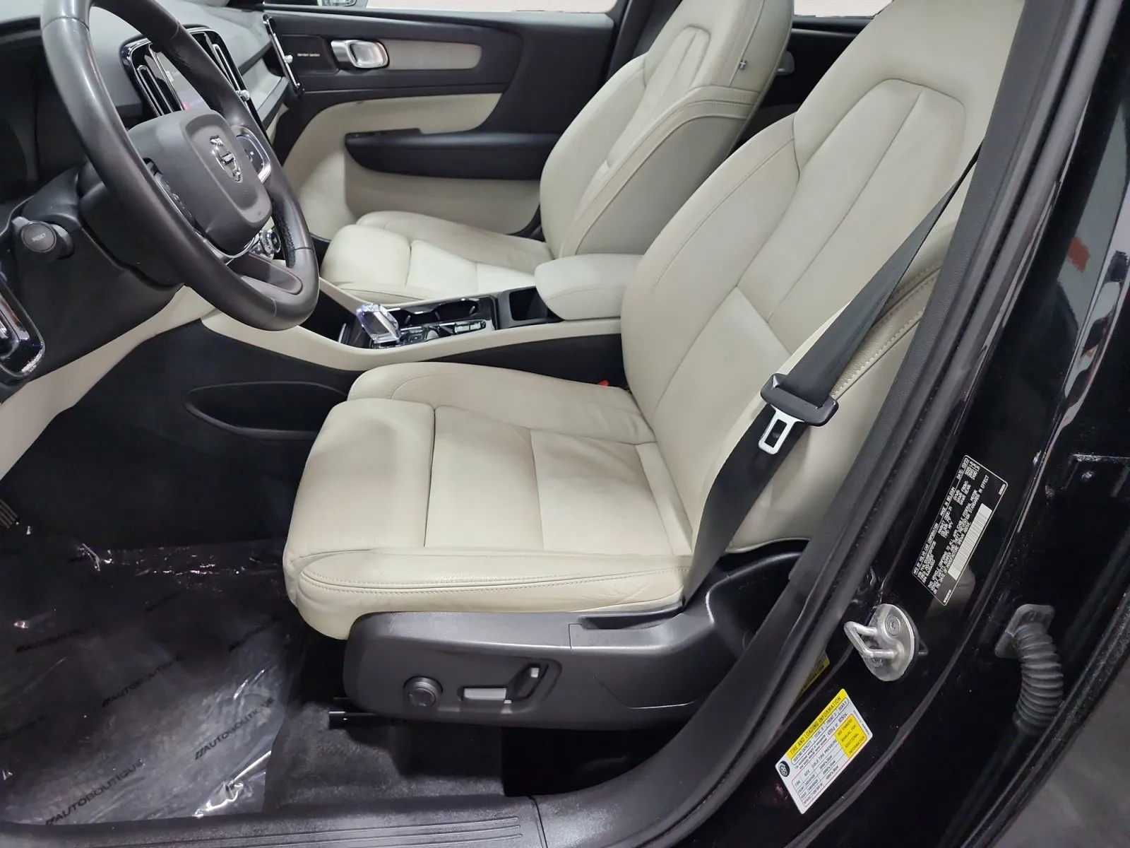 Volvo XC40 photo 9