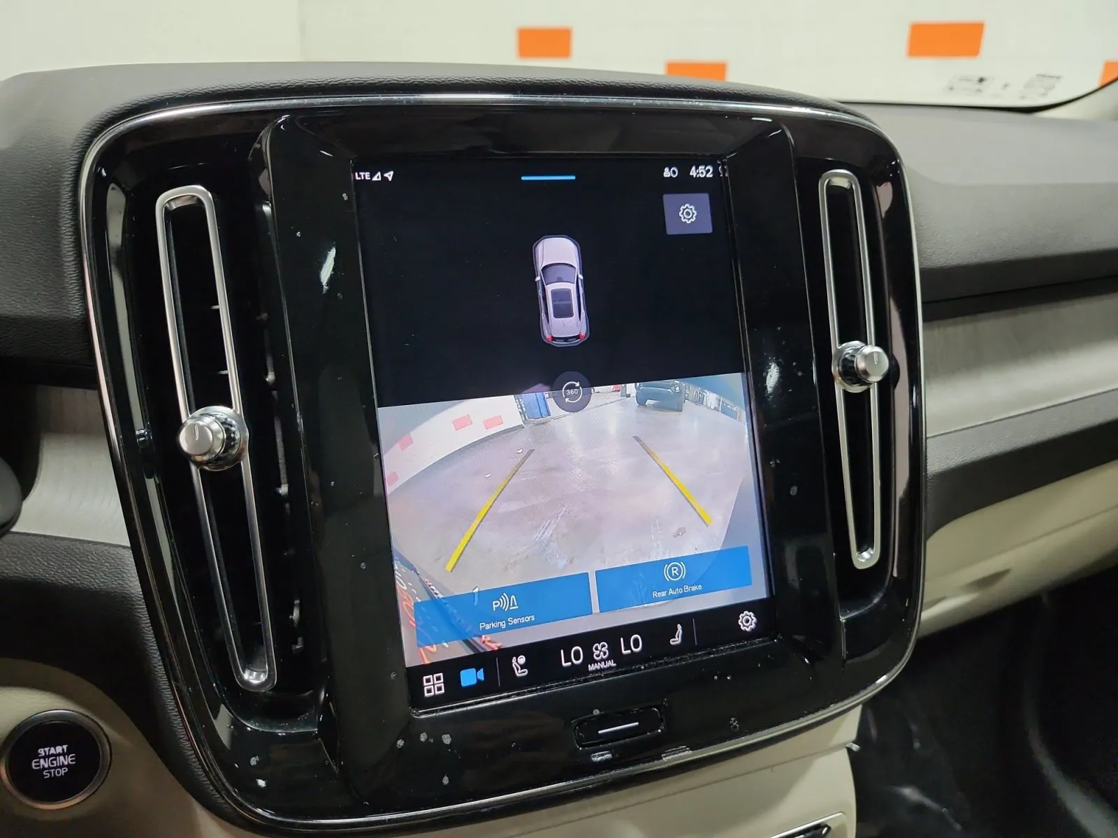 Volvo XC40 photo 17