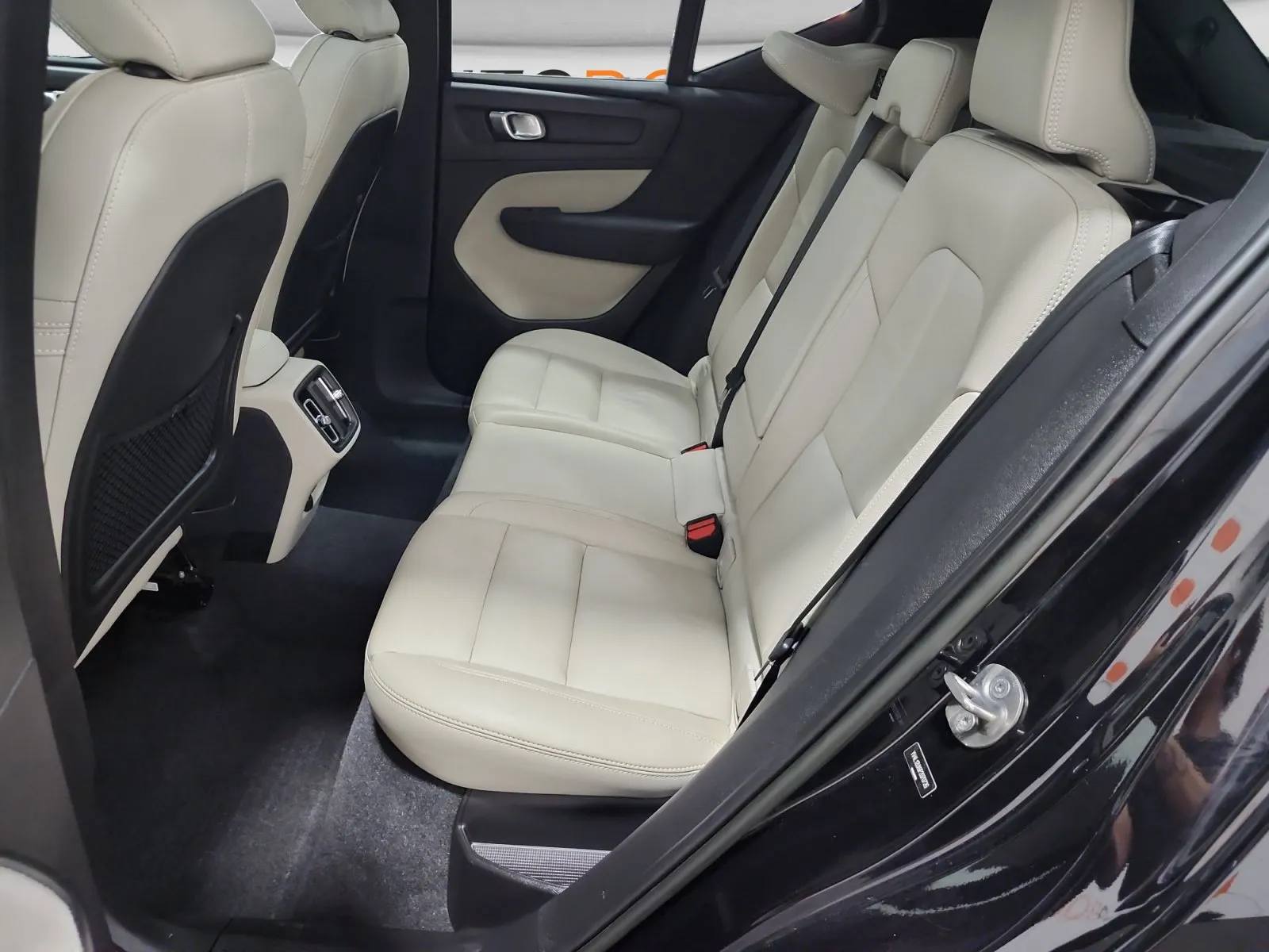 Volvo XC40 photo 14