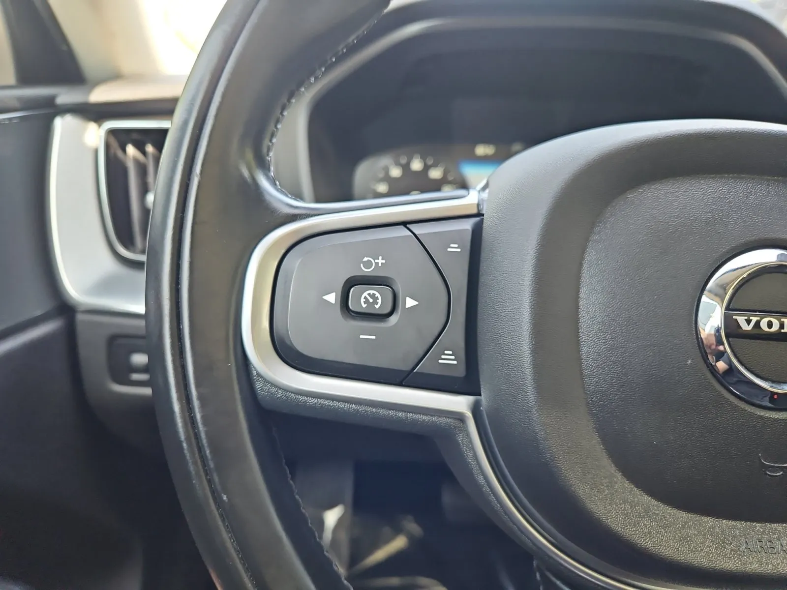 Volvo XC60 photo 25