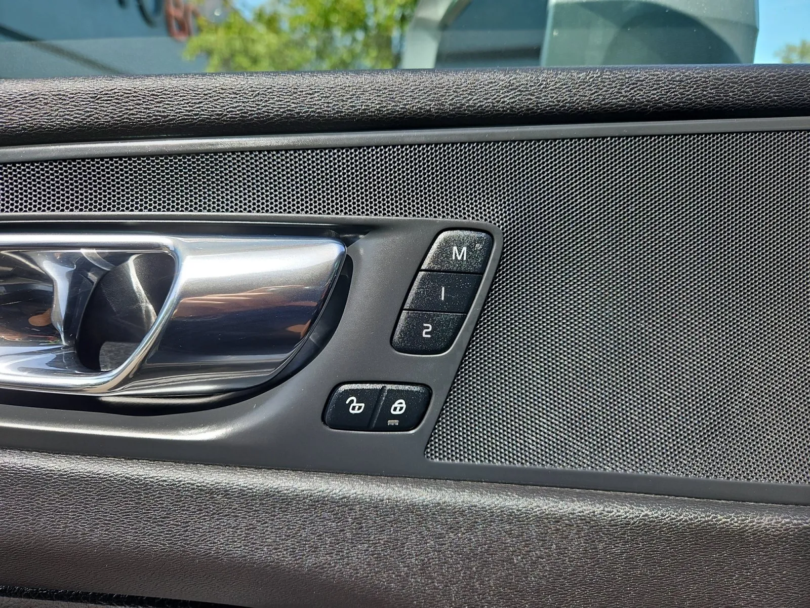 Volvo XC60 photo 16