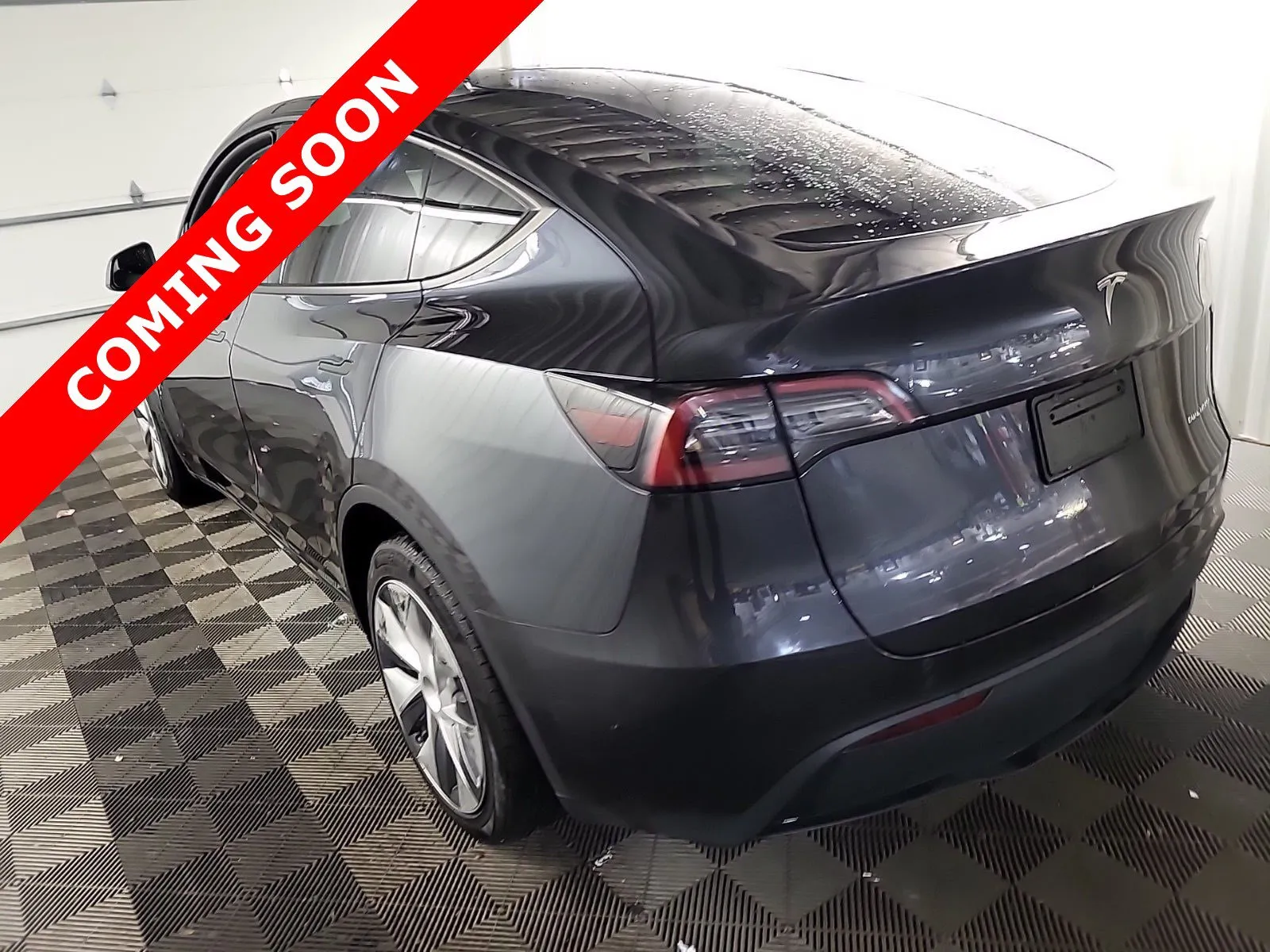 2024 Tesla Model Y Long Range photo 4