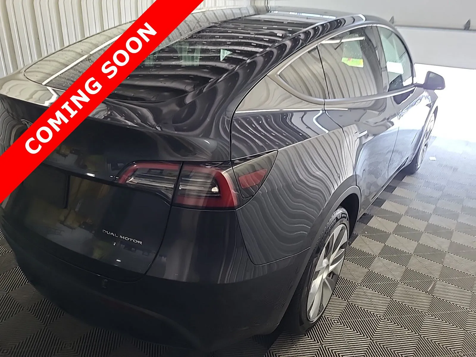 2024 Tesla Model Y Long Range photo 5