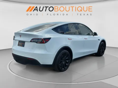 More photos of 2022 Tesla Model Y Long Range at Auto Boutique Ohio, OH