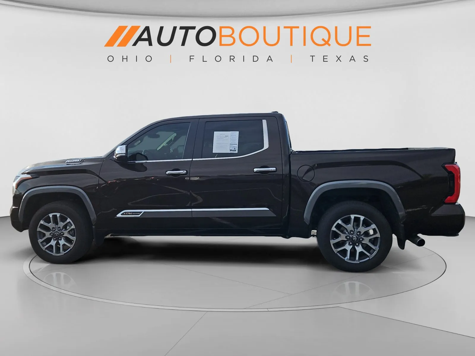Toyota Tundra photo 2