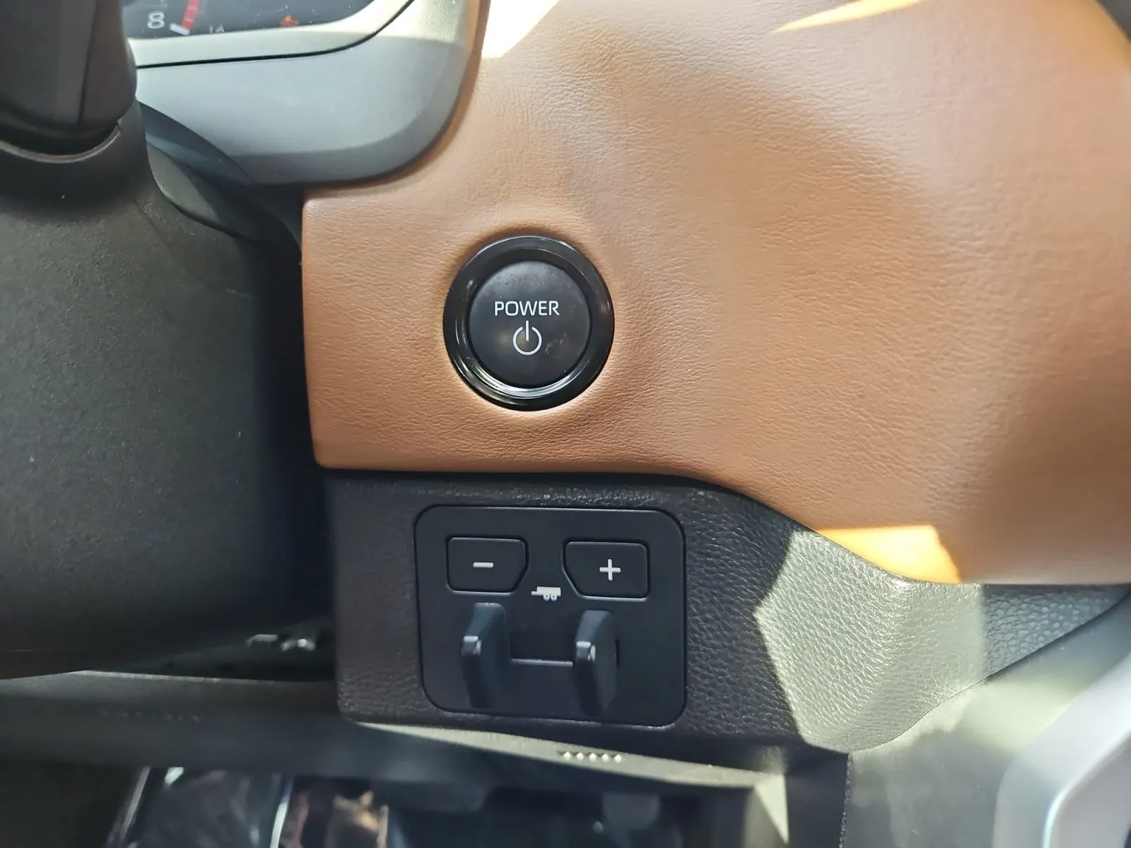 Toyota Tundra photo 24