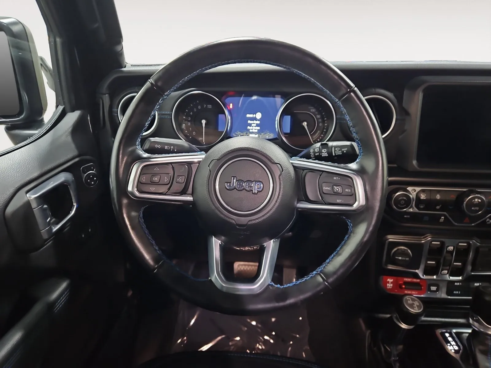 Jeep Wrangler photo 12