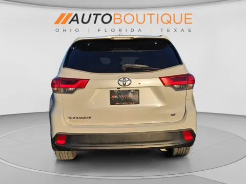 More photos of 2018 Toyota Highlander SE at Auto Boutique Ohio, OH