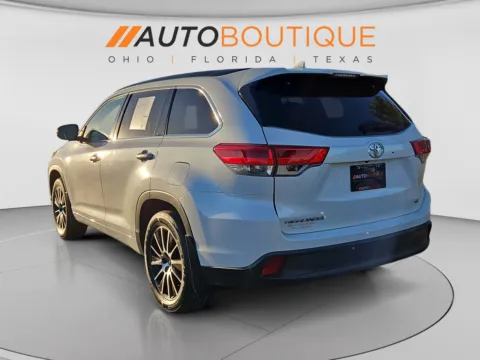 Another view of 2018 Toyota Highlander SE for sale in Columbus, OH at Auto Boutique Ohio