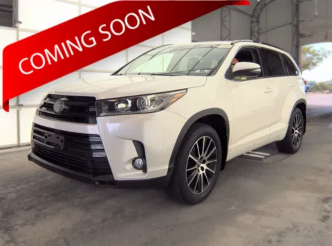 White 2018 Toyota Highlander SE for sale in Columbus, OH