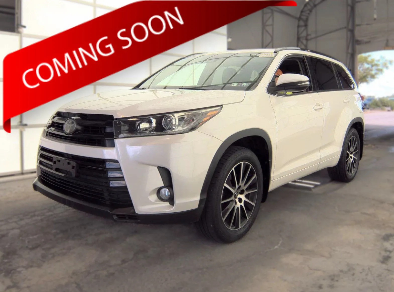 White 2018 Toyota Highlander SE for sale in Columbus, OH