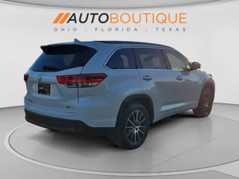 More photos of 2018 Toyota Highlander SE at Auto Boutique Ohio, OH