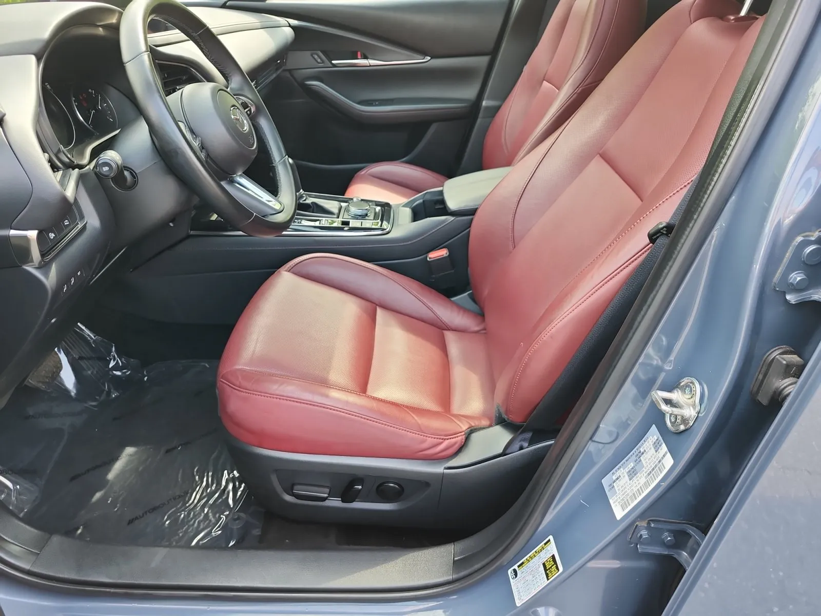 Mazda CX-30 photo 9
