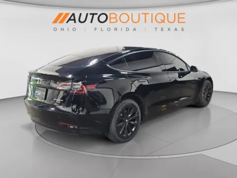 More photos of 2022 Tesla Model 3 Long Range at Auto Boutique Ohio, OH