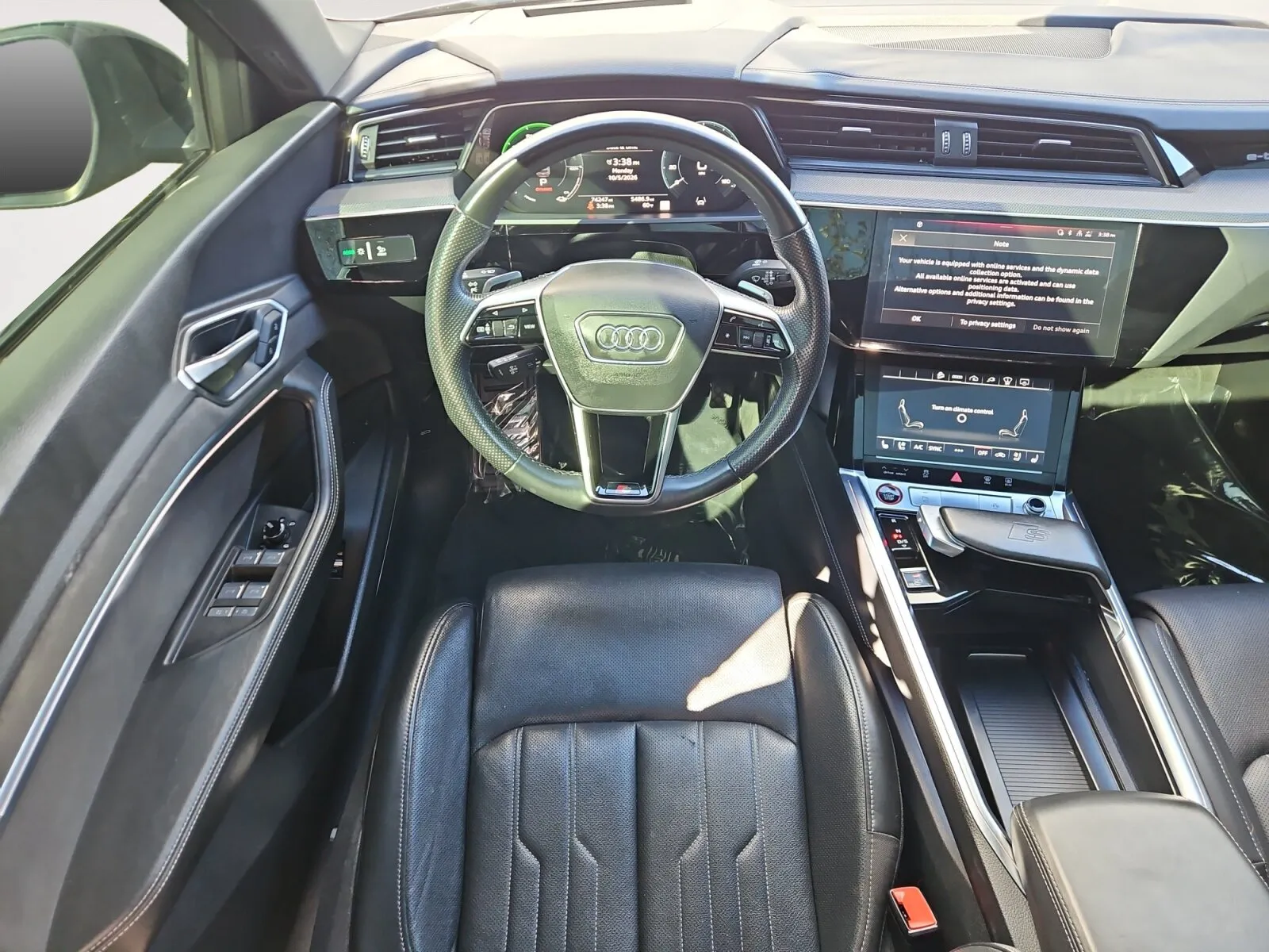 Audi e-tron photo 10